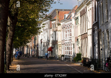 L'Europe, Pays-Bas, 225, rue et maisons du vieux port à Zierikzee sur la presqu'île de Schouwen-Duiveland. Europa, le Ni Banque D'Images