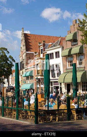 L'Europe, Pays-Bas, Zeeland, Zierikzee sur la presqu'île de Schouwen-Duiveland, maisons sur la place du marché. Europa, Surrey, Banque D'Images