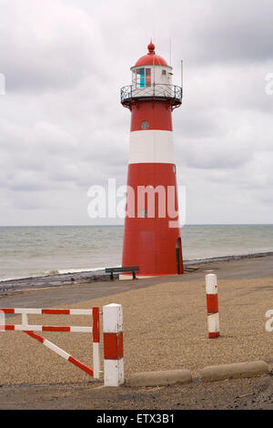 L'Europe, Pays-Bas, Zeeland, le phare à l'Noorderhoofd Westkap à Westkapelle sur la presqu'île de Walcheren. Europa, Nie Banque D'Images