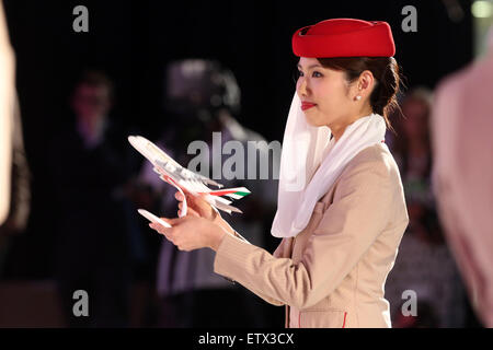 Dubaï, Émirats arabes unis, l'Emirates Airline Stewardess Banque D'Images