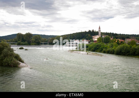 Rivière isonzo et sagrado village, province de Gorizia, Frioul-Vénétie julienne, Italie, Europe Banque D'Images