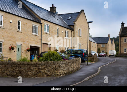 Royaume-uni, Angleterre, Derbyshire, Eyam, Glebe Park sur Glebe Mine, maisons en pierre récemment construite dans un style traditionnel Banque D'Images