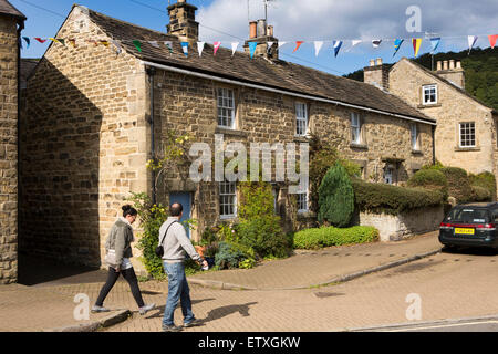 Royaume-uni, Angleterre, Derbyshire, Eyam, Le Carré, terrasse en pierre construit cottages Banque D'Images