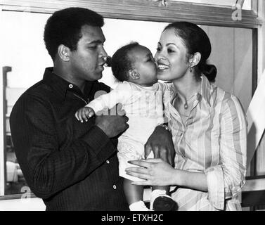 Muhammad Ali (né Cassius Marcellus Clay Jr., le 17 janvier, 1942) est un ancien boxeur professionnel, généralement considérée comme une des plus grandes pointures de l'histoire du sport. Une question controversée et polarisation de la figure au début de sa carrière, Ali est Banque D'Images