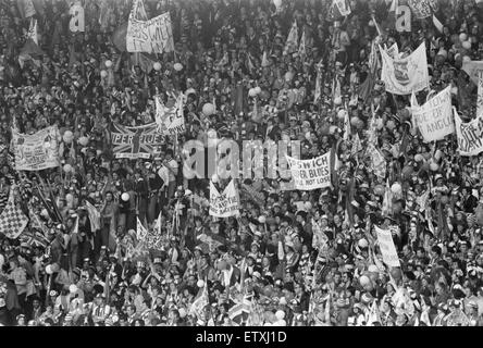 Ipswich Town 1-0 Arsenal, finale de la FA Cup, au stade de Wembley, Londres, samedi 6 mai 1978. Ipswich Town, Fans et supporters. Banque D'Images