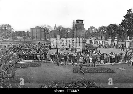 Service du Jour du Souvenir au cénotaphe, Middlesbrough, dimanche 10 novembre 1979. Banque D'Images