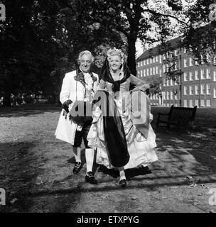 Angela Lansbury et Vittorio De Sica sur le tournage de 'l'aventures amoureuses de Moll Flanders'. 9 décembre 1964. Banque D'Images