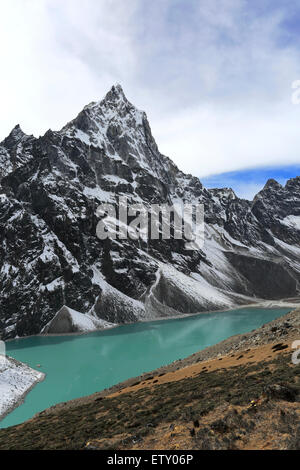 Lac glaciaire, Cho Cholotse (Chlo Tsho), camp de base de l'Everest trek, Site du patrimoine mondial de l'UNESCO, le parc national de Sagarmatha Solu-Khumbu Banque D'Images