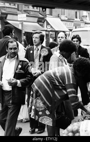 Ladywood, Birmingham, 13 août 1977. Élection partielle, qui aura lieu le 18 août 1977. Sur la photo, du travail candidat, John Sever. Banque D'Images