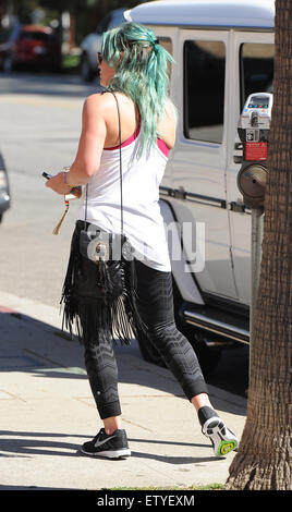 Encore ses sportifs d'Hilary Duff turquoise cheveux teints, va à Belle Visage beauté beauté de la peau avec la science d'Hilary Duff : où : Los Angeles, California, United States Quand : 26 Mar 2015 C Banque D'Images