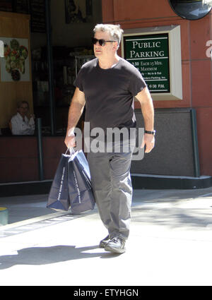 Alec Baldwin prend sa famille shopping à Beverly Hills avec : Alec Baldwin Où : Los Angeles, California, United States Quand : 26 Mar 2015 C Banque D'Images