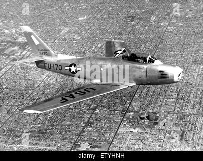Une image du F-86A-5 Sabre, un avion à réaction nord-américain connu pour son rôle dans la guerre de Corée. Cette photo capture l'avion dans son design emblématique et son service militaire. Banque D'Images