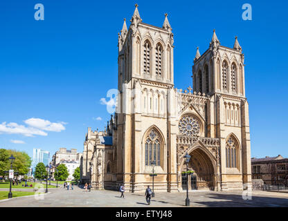 Avant de l'ouest de la cathédrale de Bristol Bristol Bristol Avon College Green Go England UK EU Europe Banque D'Images