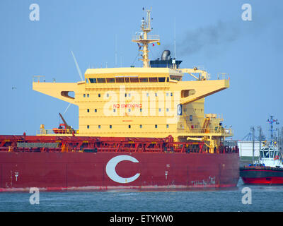 L'UBC Oristano, un cargo immatriculé sous l'OMI 9463657, est photographié dans le Mississippihaven du port de Rotterdam. Ce grand navire-citerne fait partie du réseau maritime mondial, transportant des marchandises à travers les océans. Banque D'Images