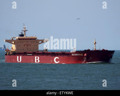 L'UBC Oristano, un vraquier portant le numéro OMI 9463657, est photographié amarré au port de Rotterdam. Le navire est un important transporteur de marchandises, engagé dans le transport de marchandises en vrac et amarré dans l'un des ports les plus fréquentés d'Europe. Banque D'Images
