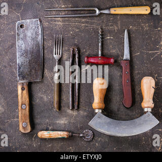 Ensemble de cuisine vintage sur fond sombre. Vue d'en haut Banque D'Images