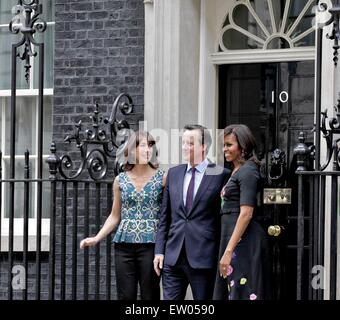 Première Dame des États-Unis Michelle Obama est accueilli au n° 10 Downing Street par le Premier Ministre David Cameron et sa femme Samantha Cameron, 16 juin 2015 à Londres, en Angleterre. Banque D'Images