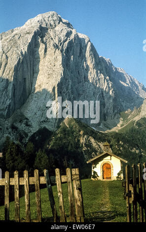 Vue de Halleranger à la chapelle le Kohleralm et Kleiner Lafatscher en 1977. Banque D'Images