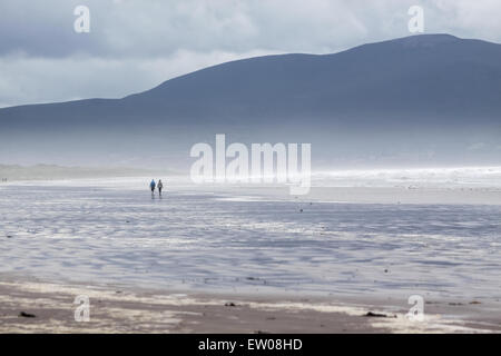 Temps orageux sur la plage la plage de Inch, Iveragh, comté de Kerry, Irlande Banque D'Images