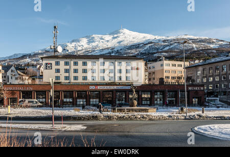 Les rues couvertes de neige à Narvik, en Norvège. Banque D'Images