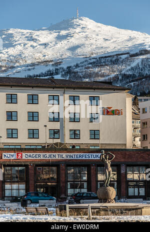 Les rues couvertes de neige à Narvik, en Norvège. Banque D'Images