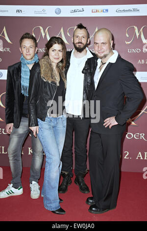 Première mondiale de la German film 'Mara und der Feuerbringer» au Mediapark Cinedom 1 comprend : Schandmaul Où : Cologne, Allemagne Quand : 29 Mar 2015 C Banque D'Images