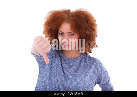 Young African American girl making Thumbs down geste isolé sur fond blanc Banque D'Images