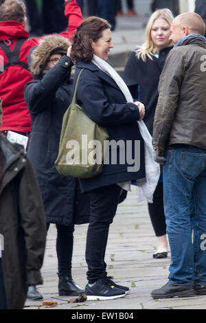 Olivia Colman et Neil Morrissey filmer le nouveau BBC drama 'La nuit' à Londres avec : Olivia Colman Où : London, Royaume-Uni Quand : 02 Jan 2015 C Banque D'Images