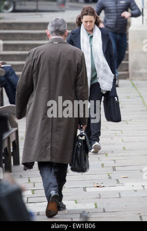 Olivia Colman et Neil Morrissey filmer le nouveau BBC drama 'La nuit' à Londres avec : Olivia Colman, Neil Morrissey Où : London, Royaume-Uni Quand : 02 Jan 2015 C Banque D'Images