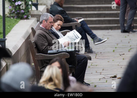 Olivia Colman et Neil Morrissey filmer le nouveau BBC drama 'La nuit' à Londres avec : Olivia Colman, Neil Morrissey Où : London, Royaume-Uni Quand : 02 Jan 2015 C Banque D'Images