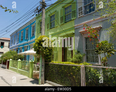 Façade de maisons colorées, Valparaiso, Chili Banque D'Images