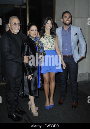 Gloria Estefan laissant le Today Show comprend : Gloria Estefan, Emilio Estefan Où : Manhattan, New York, United States Quand : 13 Jan 2015 C Banque D'Images