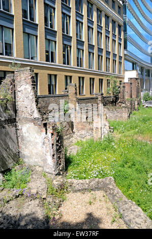 Londres, Angleterre, Royaume-Uni. Survivre à l'article de l'original roman London Wall, par Noble Street, près de la barbacane. Banque D'Images