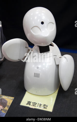 Tokyo, Japon. 17 Juin, 2015. Le robot avatar ''Inoue' sur l'affichage à la communauté Smart Japon 2015 en exposition à Tokyo Big Sight, le 17 juin 2015, Tokyo, Japon. L'exposition favorise le marché intérieur et à l'étranger les technologies de la prochaine génération. L'année dernière, 39 879 visiteurs y l'expo pendant trois jours. Cette année, 233 entreprises et organisations vont montrer leurs produits du 17 juin au 19 septembre. Credit : Rodrigo Reyes Marin/AFLO/Alamy Live News Banque D'Images