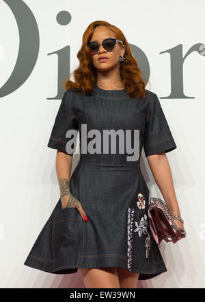 Tokyo, Japon. 16 Juin, 2015. Pop star Rihanna assiste à un photocall pour le Christian Dior 2015-16 collection prêt à porter à Tokyo, Japon. Credit : AFLO/Alamy Live News Banque D'Images