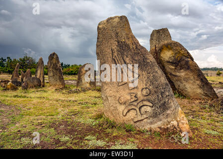 Tiya mégalithique des piliers de pierre, Site du patrimoine mondial de l'UNESCO à Addisabéba, près de l'Éthiopie. Banque D'Images