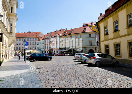 Rue typique de la vieille ville de Prague, Tchéquie Banque D'Images