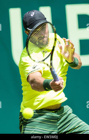 Halle, Allemagne. 17 Juin, 2015. Steve Johnson, de l'USA en action pendant la série de 16 match contre Mayer de l'Allemagne à l'ATP tennis tournoi à Halle, Allemagne, 17 juin 2015. Dpa : Crédit photo alliance/Alamy Live News Banque D'Images