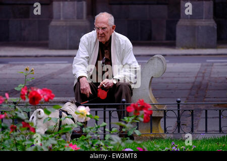 Homme de la région de l'emplacement sur la Plaza del Adelantado dans le centre historique de la ville de San Cristobal de La Laguna a déclaré un site du patrimoine de l'UNESCO dans la partie nord de l'île canarienne de Tenerife, Espagne Banque D'Images