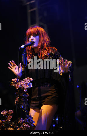 PIC DE FICHIER : Glastonbury, Royaume-Uni. L'année 2009. Florence et la Machine à titre Glastonbury Festival le vendredi 26 juin 2015 après les Foo Fighters a dû annuler. En 2009, Florence Welch et son groupe au festival de Glastonbury pour la première fois dans la tente, John Peel. Banque D'Images