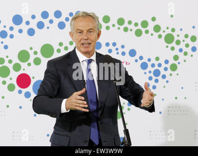 Kiev, Ukraine. 17 Juin, 2015. L'ancien Premier ministre britannique et ancien député travailliste de Sedgefield, Tony Blair donne un discours devant les participants de l'assemblée annuelle Forum des jeunes, organisé par la Fondation Victor Pinchuk, à Kiev, Ukraine, 17 juin 2015. La réunion a rassemblé plus de 300 étudiants de toutes les régions du pays, y compris les gagnants et les diplômés de programmes d'éducation du Fonds : un programme national d'appui aux jeunes talents. Credit : ZUMA Press, Inc./Alamy Live News Banque D'Images