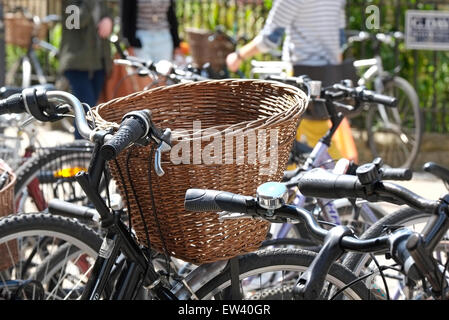 Stationnement pour vélos, Cambridge, Cambridgeshire, Angleterre Banque D'Images