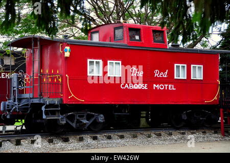 Ronks, New York : Vintage fourgons de la nation de l'ancien chemin de fer servent maintenant de gîtes au Red Caboose Motel * Banque D'Images