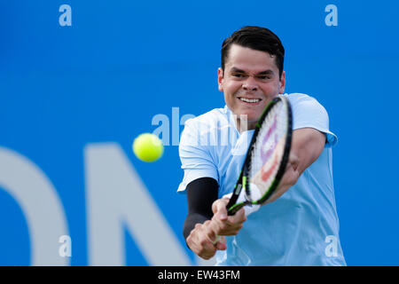 Londres, Royaume-Uni. 17 Juin, 2015. Aegon Tennis Championnat Queens. Milos Raonic (CAN) et Richard Gasquet (FRA), 2e tour. 3ème seed Milos Raonic en action : Action Crédit Plus Sport/Alamy Live News Banque D'Images