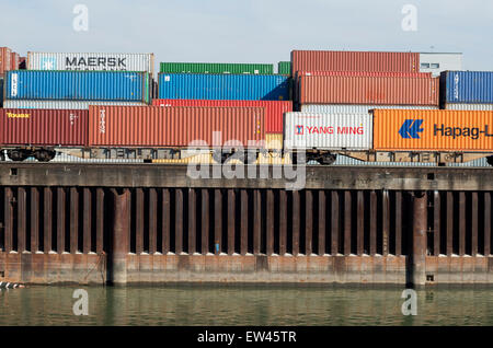 HGK terminal à conteneurs, Niehl, Cologne, Rhénanie du Nord-Westphalie, Allemagne. Banque D'Images