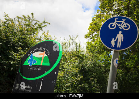 Ligne Billy Hayling Island Coastal Path signe avec piétons et cycles seulement signer Banque D'Images