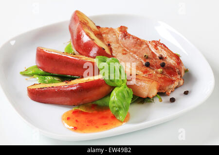 Lard frit et des tranches de pomme Banque D'Images