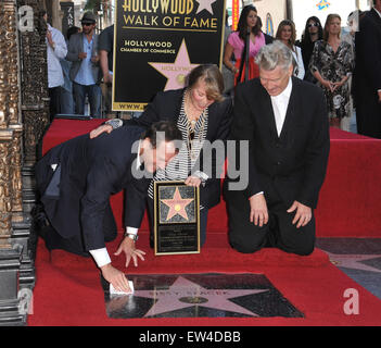 LOS ANGELES, CA - 1 août 2011 : Sissy Spacek avec l'acteur Bill Paxton (à gauche) et le réalisateur David Lynch sur Hollywood Boulevard où elle a été honorée avec le 2,443ème étoile sur le Hollywood Walk of Fame. Banque D'Images