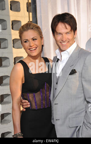 LOS ANGELES, CA - 21 juin 2011 : Anna Paquin & Stephen Moyer au Los Angeles premiere de la quatrième saison de HBO's 'True Blood' au Dôme de Cinerama, Hollywood. Banque D'Images