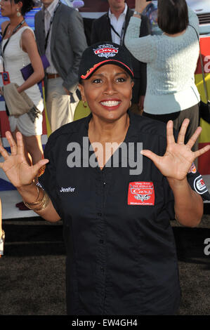 LOS ANGELES, CA - 18 juin 2011 : Jenifer Lewis à la première de 'Cars 2' au El Capitan Theatre, à Hollywood. Banque D'Images